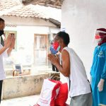 Presiden Tinjau Vaksinasi dari Pintu ke Pintu di Kota Cirebon
