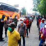 Warga Terminal Kalideres Saat Gembira Terima Bingkisan Paket Sembako Dari Presiden Joko Widodo