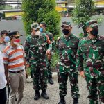 Danrem 052/WKR Tinjau Vaksinasi COVID-19 di Cengkareng