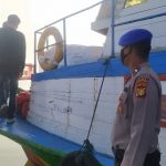 Cegah Penyebaran Covid-19, Petugas Gabungan Cek Sertifikat Vaksin Pengunjung Pulau Seribu