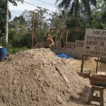 Owner Athaya Garden Maidani Beri Bantuan Material Untuk Mushola Al -Ikhlas