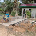 Keceriaan Anak-anak Pulang Sekolah, Bermain dan Melihat Satgas Bekerja