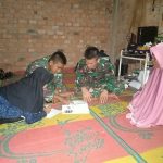 Satgas TMMD Bantu Adek Asuh Kerjakan PR
