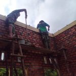 Biar Lebih Kokoh, Satgas Cor Sloof Rumah Guru SD Pembantu