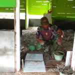 Agar Warga Nyaman Beribadah, Satgas Pasang Keramik Masjid Al Muhajirin