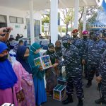 Suka Cita Warga Tanjung Pasir Tangerang Terima Vaksinasi dan Sembako dari TNI AL