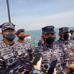 Kerahkan KRI Pollux-935, TNI AL Gelar Layanan Vaksinasi untuk Nelayan di Teluk Jakarta