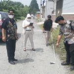 Anggota Dewan Ini Pimpin Langsung Pengukuran Jalan di Dapilnya