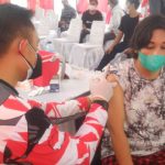 Dapat Beras, Warga Antusias Ikut Vaksin di Lapangan Jagung Tanah Sereal