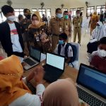 Bantu Percepatan Vaksinasi di Sukoharjo, Yayasan IPB Berikan 5 Kg Beras untuk Tiap Peserta