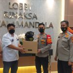 Peringati Hari Kesaktian Pancasila Polsek Kalideres Bagikan Helm Pada Citra Bhayangkara
