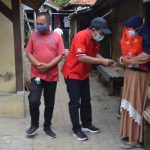 Bansos PDIP Kota Tangerang Sasar Warga Kampung Bayur, Gatot Wibowo : Masyarakat Perlu Sentuhan Langsung