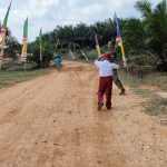 Begini Keceriaan Anak-anak di Lokasi TMMD Pulang dari Sekolah