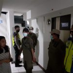 Gerebek Rumah Kos Dikawasan Taman Mahkota Benda, 5 Pasangan Bukan Suami Istri di Gelandang Petugas