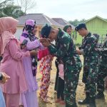 Isak Tangis Warnai Perpisahan Satgas TMMD 112 dengan Warga
