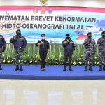 Panglima TNI dan 2 Menteri Terima Brevet Kehormatan Hidro-Oseanografi TNI AL