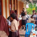 Pelajar SMPN 1 Dewantara Ikut Vaksinasi