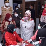 Peserta Vaksin Dapat Paket Sembako di Grebeg Vaksinasi Kelurahan Banmati