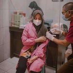 Santri dan Warga Cibadak Ikut Vaksinasi Massal di Ponpes Al-Hidayah