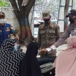 Cegah Sebaran COVID-19, Polres Kepulauan Seribu Bagikan 1.400 Masker