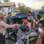 Saat Operasi Yustisi, Tim Gabungan Bagikan Masker Kepada Pengguna Jalan