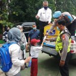 Polsek Cikarang Punya Cara Menarik Agar Anak SD Tidak Takut Jarum Suntik Saat Vaksinasi