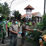 Pandemi Belum Usai, Tiga Pilar Rungkut Gelar Operasi dan Bagikan Masker di Pasar Pagi