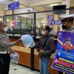 Wajib Prokes Di Jalan, Satlantas Polres Batu Bagi Doorprize