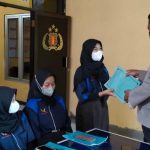 Bantu Vaksinasi Massal, Polsek Bukateja Beri Penghargaan 13 Siswa