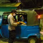 Pertugas Gabungan Kecamatan Pademangan Lakukan Imbauan Prokes kepada Warga