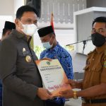 Serahkan Insentif Untuk Kolektor PBB dan Pembayar Pajak Terbaik, Ini Harapan Bupati