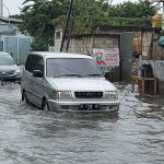 Dua Jam Diguyur Hujan,Sejumlah Ruas Jalan Berubah Fungsi,Warga : Apa Kabar Sumur Resapan