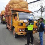 Kurangi Angka Kecelakaan, Satlantas Polres Gresik Tilang Belasan Truk Over Load