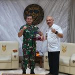 Pangdam IX/Udayana Terima Penghargaan Dari Media Suryapagi