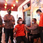 Jelang Imlek 2573, Polres Mojokerto Gelar Vaksinasi Covid-19 Di Klenteng
