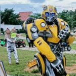 Robot Transformers Hadir di Tengah keramaian Taman Stadion Mini Muaradua
