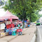PKL Marak di Taman Depan Terminal Kalideres,Satpol PP Bungkam
