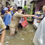 Terobos Banjir Walikota Jakarta Barat Pantau Warga di Tegal Alur