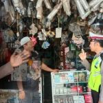 Kanit Kamsel Polres Sarolangun Datangi Toko Penjual knalpot Brong