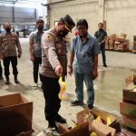 Pastikan Stok Minyak Goreng Aman, Kapolres Gresik Tinjau Gudang Distributor PT Wilmar Nabati Indonesia