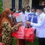 Untuk Meringankan Warga Yang Terdampak Bencana Alam, Bupati Saply TH Serahkan Bantuan Logistik