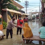 Terdampak Banjir, Polres Gresik Gerak Cepat Beri Bantuan Kepada Warga