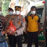 Polsek Cikarang Timur Polres Metro Bekasi Bagikan Sembako Dalam Giat Vaksinasi