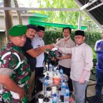 Viral di Medsos, Akhirnya Kades Wanakarta Serahkan Seragam TNI