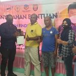 Rico Sia Bantu Nelayan Kaimana Tangkap Ikan dengan Fish Finder