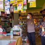 Bhabinkamtibmas Polsek Singkut Patroli Cek Stok Minyak Goreng