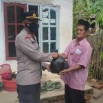 Berkah Ramadhan, Polsek Limun Bagikan Takjil Pada Warga