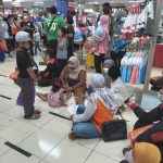 Berbagi Kepada Sesama, FKJ Ajak Anak Yatim Belanja Baju Lebaran di Mall