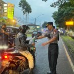 Mengisi Berkah Ramadan, Serdik Sespimmen Dikreg 62 Pokjar XXI Bagikan Takjil Kepada Warga