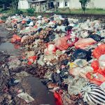 Menjijikan, Ada Tumpukan Sampah Membusuk di Kedaung Barat Dibiarkan Petugas